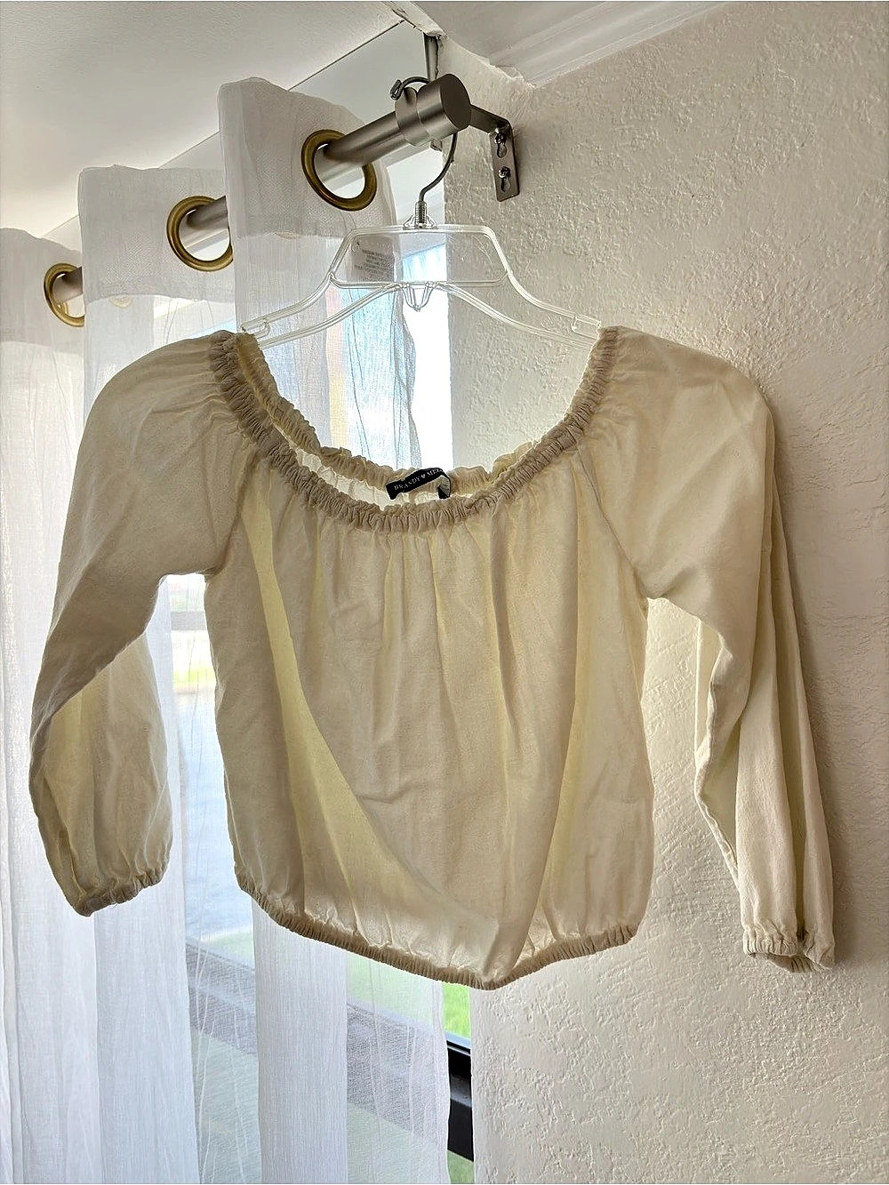 Brandy Melville Bonnie Top Blouse in Cream